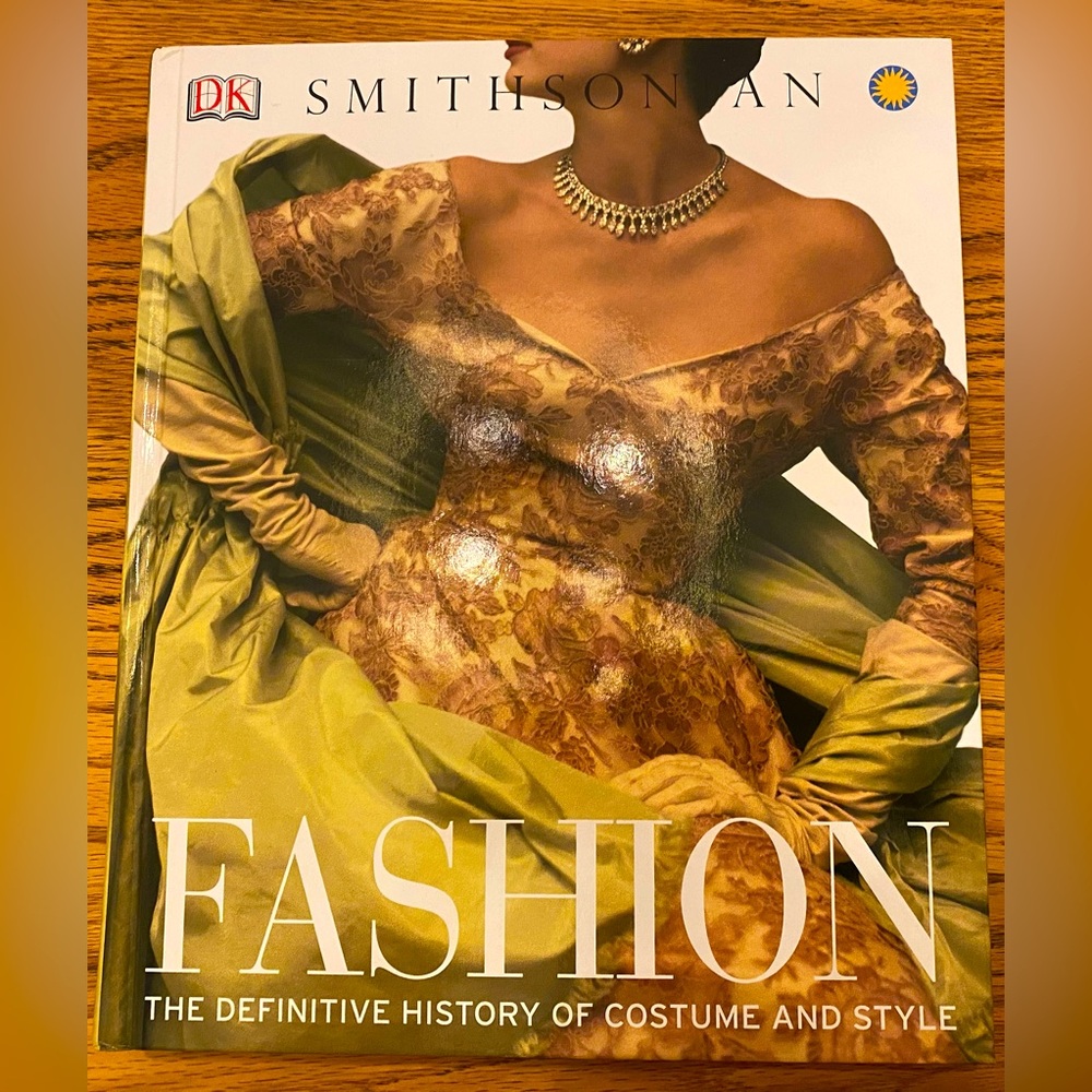 1st EDITION SMITHSONIAN FASHION
THE DEFINITIVE HISTORY OF COSTUME AND STYLE BOOK